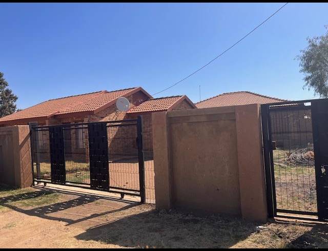 3 BEDROOM HOUSE FOR SALE IN MMABATHO 13
